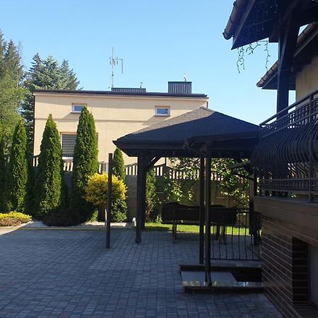 Pokoje Goscinne U Marka Tuszyn Exterior foto
