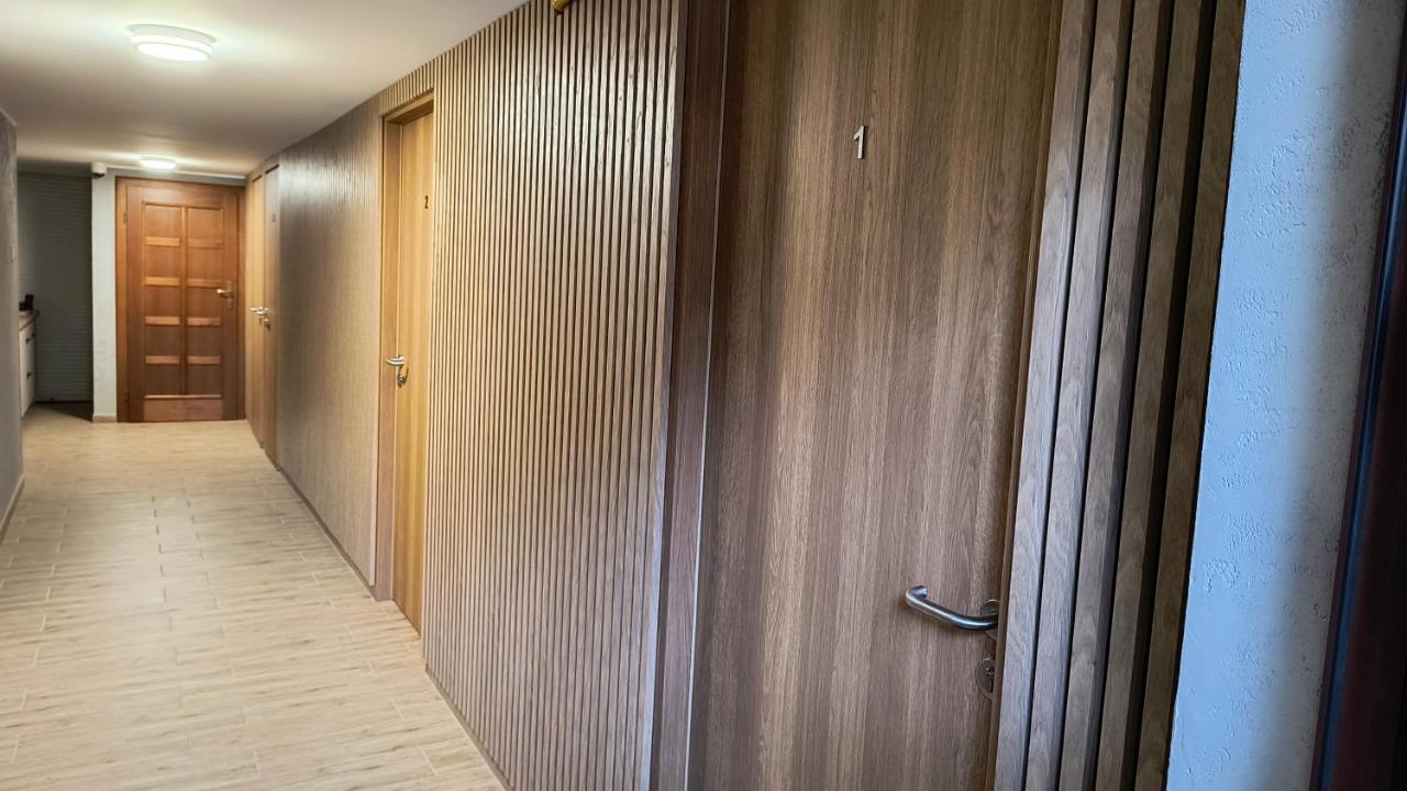 Pokoje Goscinne U Marka Tuszyn Exterior foto