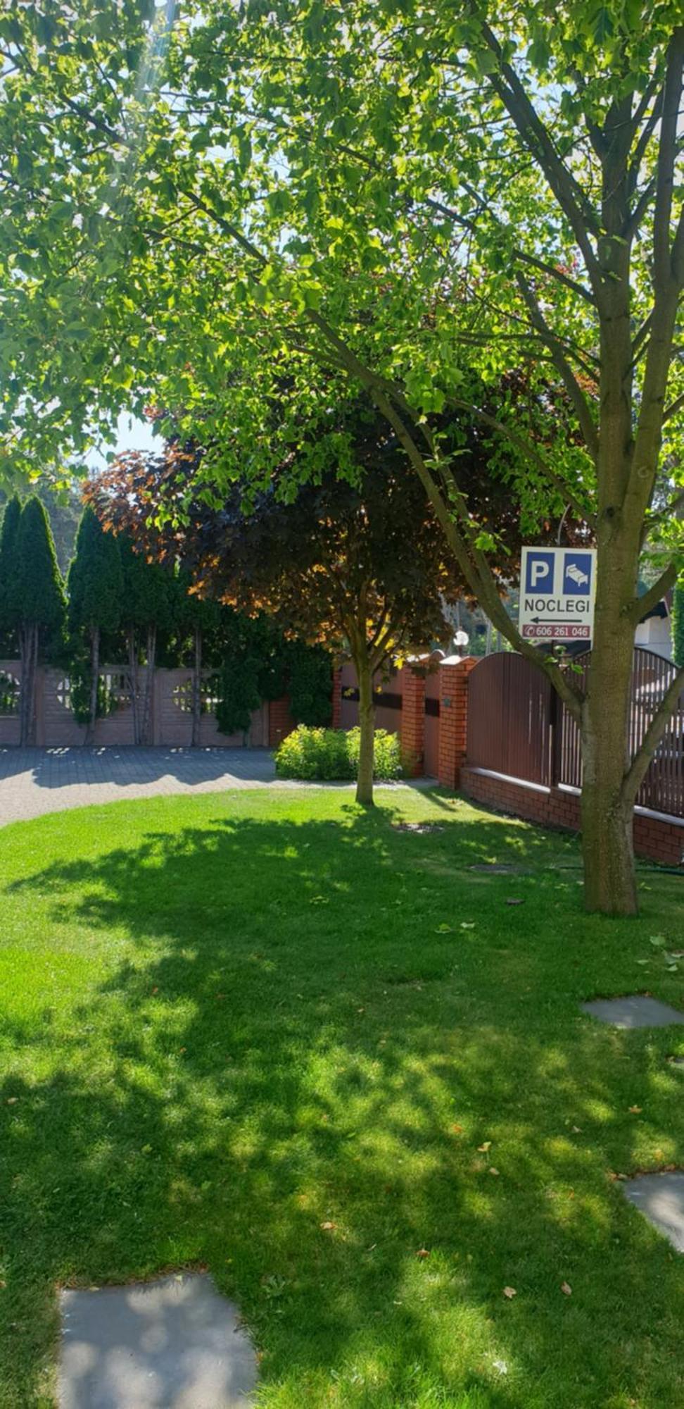 Pokoje Goscinne U Marka Tuszyn Exterior foto